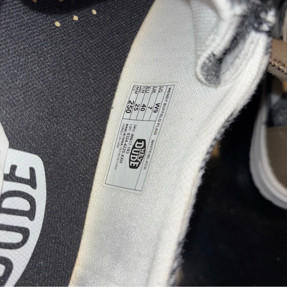 Hey Dude Wendy Buffalo Plaid Shoes Size 9 - Picture 6 of 8